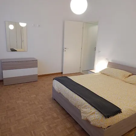 Lägenhet La Casa Del Parco Ferrari